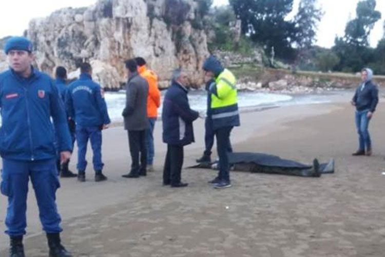 Mersin'de tekne alabora oldu: 1 ölü