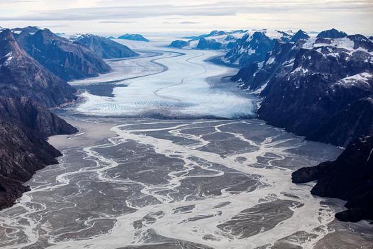 Eriyen buzuldan okyanusa 152 milyar ton su karıştı